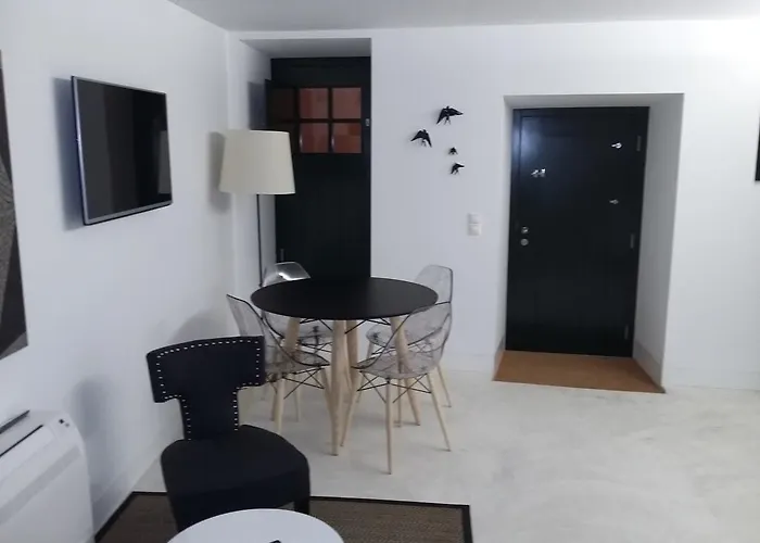Alma Moura Residences Апартаменты Лиссабон