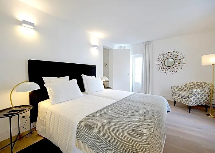 Alma Moura Residences Апартаменты Лиссабон